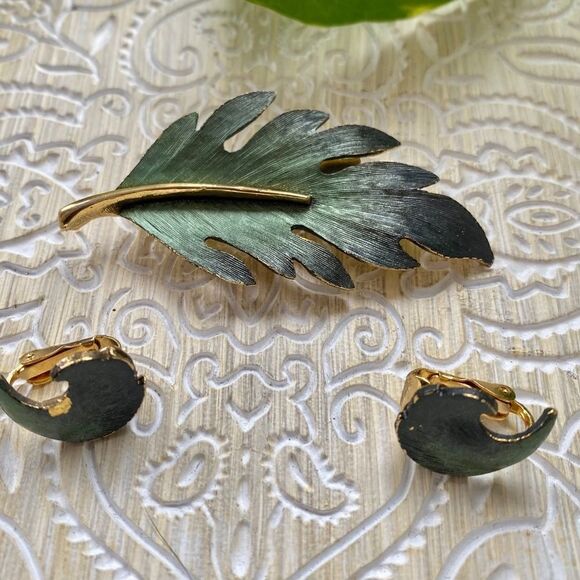 VINTAGE  green leaf mini parure set, signed LG - Picture 1 of 2